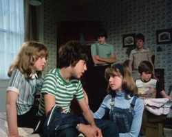 screenshot: Marybelle, George, Pierre, Julian, Dick und Anne in Pierres Zimmer