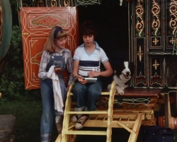 screenshot: Anne, George und Timmy auf dem Kutschbock
